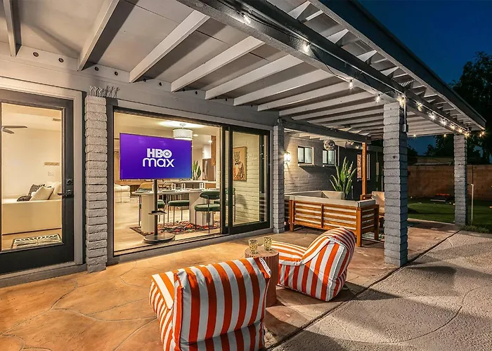 Disco Jungle With Fire Pit+poolside Tv+yard Games Holiday home Phoenix