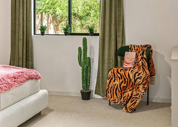 Disco Jungle With Fire Pit+poolside Tv+yard Games * Phoenix