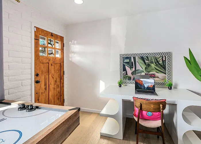 Disco Jungle With Fire Pit+poolside Tv+yard Games * Phoenix