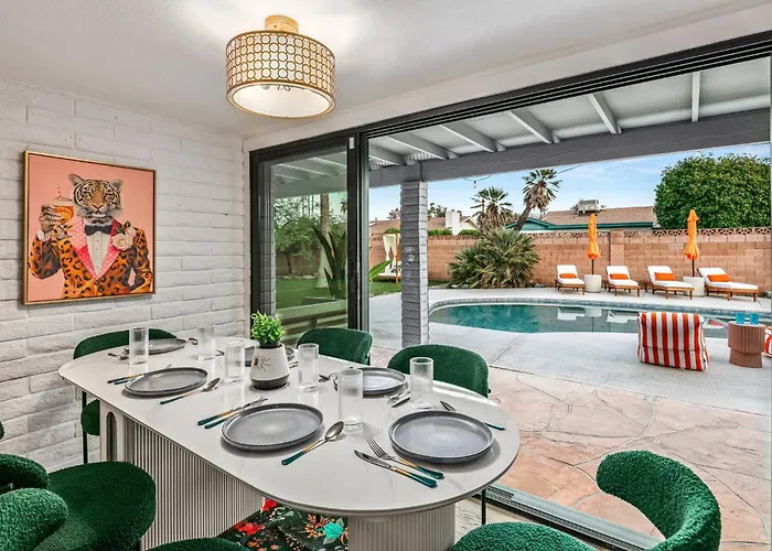 Disco Jungle With Fire Pit+poolside Tv+yard Games Holiday home Phoenix