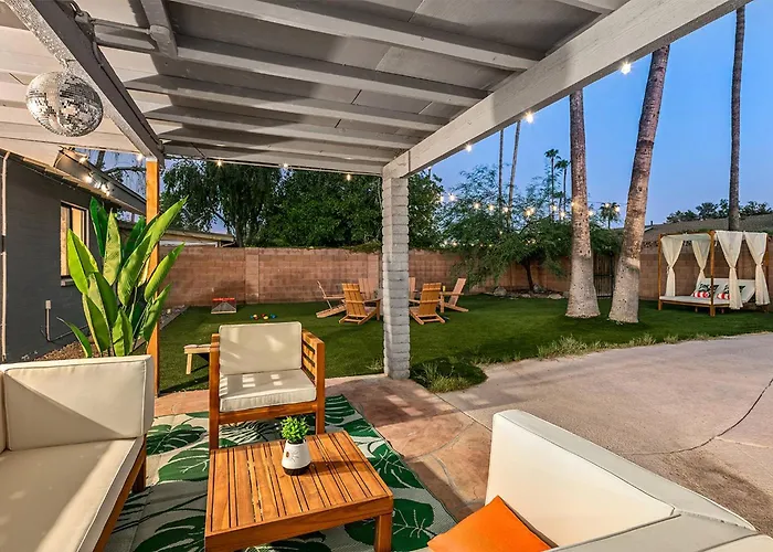 Disco Jungle With Fire Pit+poolside Tv+yard Games Holiday home *