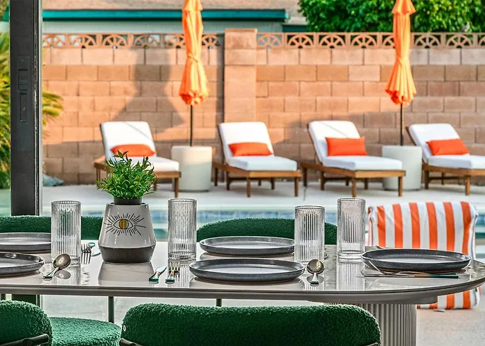Disco Jungle With Fire Pit+poolside Tv+yard Games * Phoenix