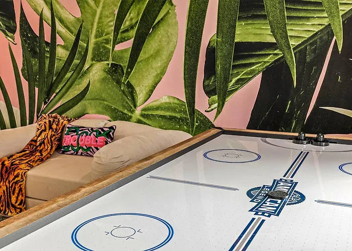 Disco Jungle With Fire Pit+poolside Tv+yard Games Holiday home