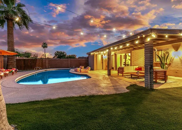 Holiday home Disco Jungle With Fire Pit+poolside Tv+yard Games Phoenix